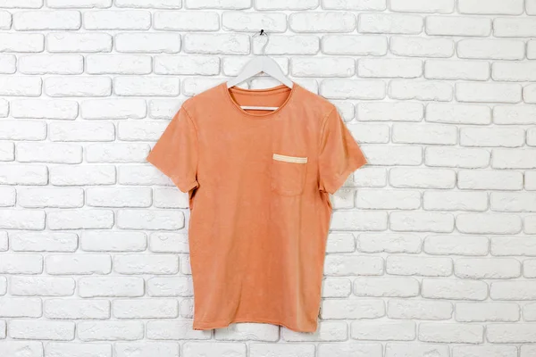 Shirt Algodão Básico Fundo Parede Tijolo — Fotografia de Stock