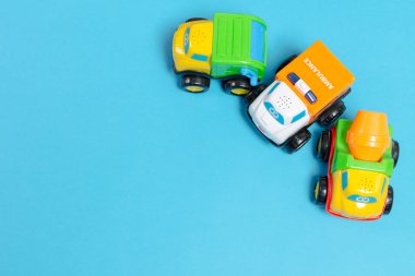 Renkli çocuk oyuncakları, üstten görünüm