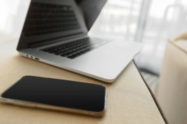 Yerine çalışma. Dizüstü bilgisayar, dizüstü bilgisayar