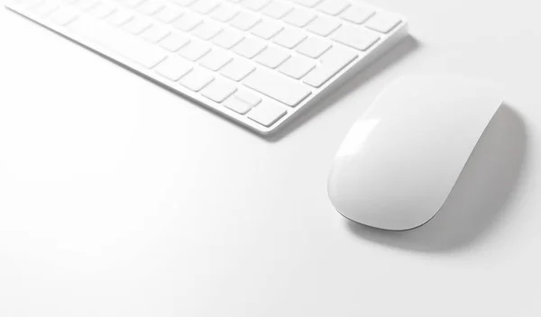 コンピューターのキーボードと白のデスクトップの上にマウス — ストック写真