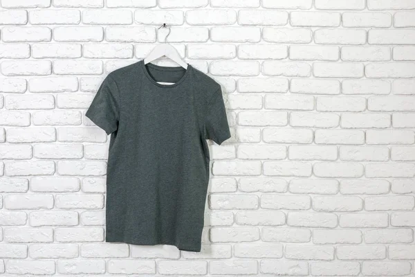 Shirt Algodão Básico Fundo Parede Tijolo — Fotografia de Stock