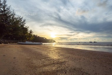 arka plan üzerinde tropikal kum plaj