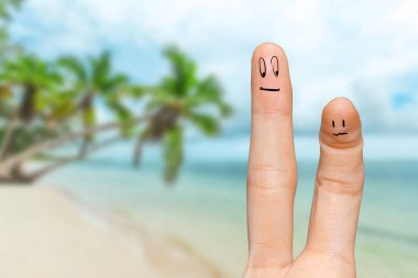 İnsan el parmaklarında komik boyalı emoticons ile. İnsan ilişkileri kavramı