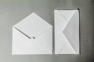 Yeni beyaz boş zarflar 