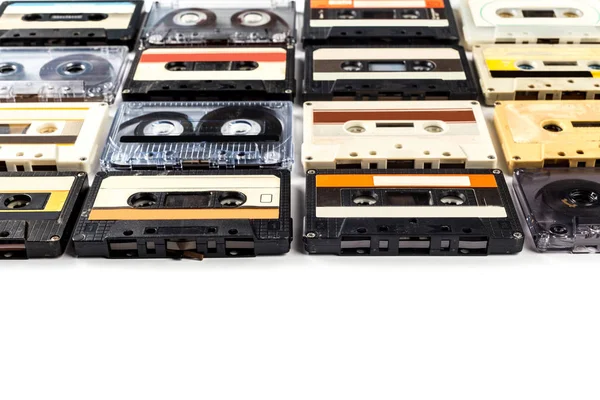 老式盒式磁带隔离白色背景 — 图库照片