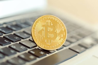 Bitcoin cryptocurrency parlak arka plan, iş kavramı üzerinde