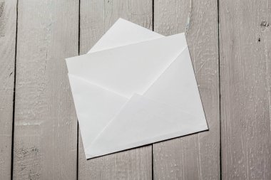 Yeni beyaz boş zarflar 