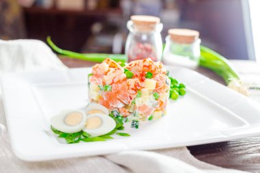 Karides ile Rus salatası