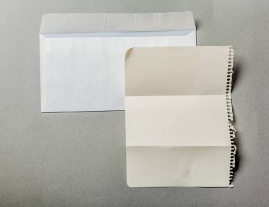 Yeni beyaz boş zarflar 