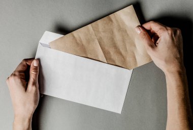 Yeni beyaz boş zarflar 