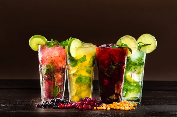 Collectie Van Kleurrijke Tropische Cocktails — Stockfoto
