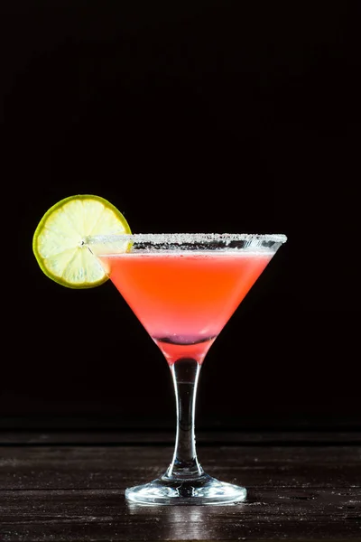Cocktail Rosso Sfondo Scuro — Foto Stock