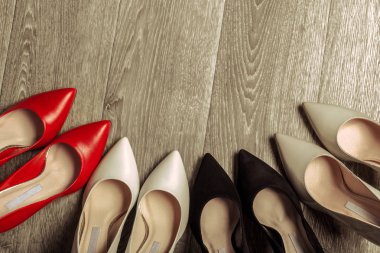 Farklı ayakkabı kümesi