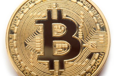 Altın Bitcoin sikke üzerinde beyaz izole
