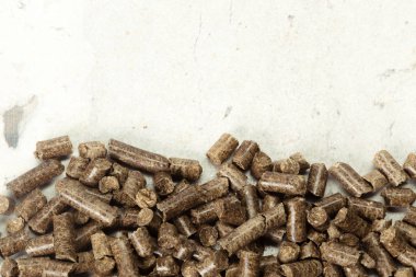 Kaynak kavramı. Masaya yakın çekim görünümü briketler