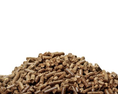 Beyaz arka plan üzerinde izole biyo enerji için ahşap parçaları yığını