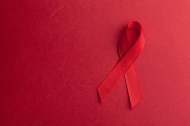 kırmızı kurdele AIDS konusunda sembolü olarak