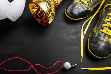 Trophy Kupası ve futbol topu 