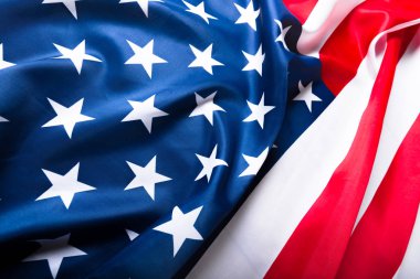 Amerikan bayrağı ahşap arka plan üzerinde yakın çekim