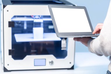 Tasarımcısı çalışma ile yakından görmek 3d printerlere harcama maddeler