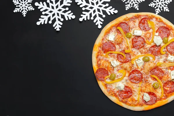 Pizza Inverno Com Decoração Flocos Neve — Fotografia de Stock