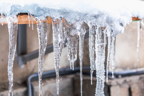 Schöne Glänzende Transparente Eiszapfen — Stockfoto