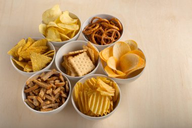 Simit kase yukarıdan ahşap tablo