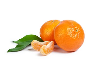 Mandarin beyaz arkaplanda izole edildi