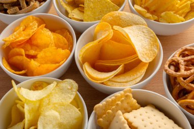 Simit kase yukarıdan ahşap tablo