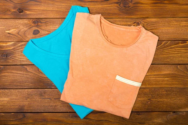 Camicie Cotone Colorato Sul Tavolo Legno — Foto Stock