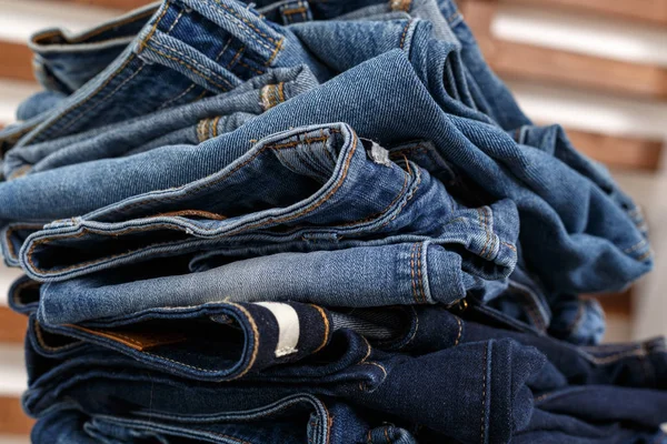 Vista Cercana Pila Jeans Azules — Foto de Stock