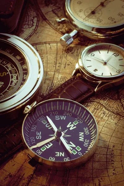 Old Vintage Compass Wooden Background — Stock Photo, Image