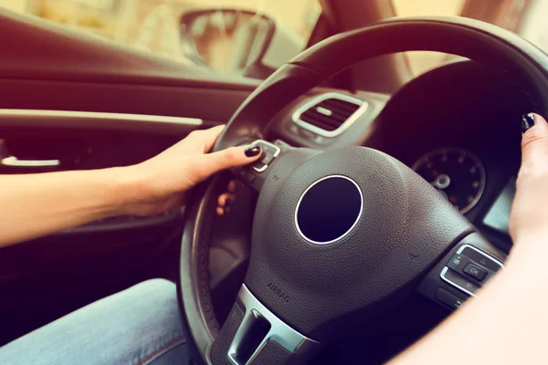 Autofahrerin Fährt Auto — Stockfoto