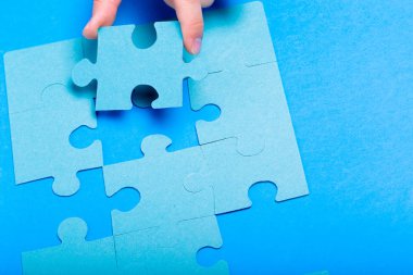 Puzzle parçaları ile metin için boş yer 