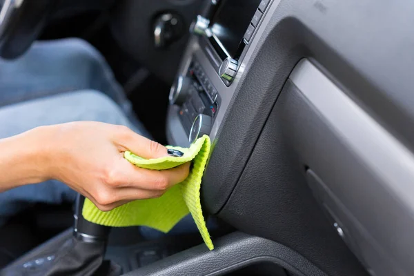 Hand with microfiber cloth cleaning car — Stock Image Hand Microfiber Cloth Cleaning Car Royalty Free Stock Photos