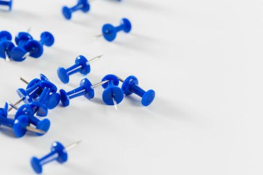 Beyaz arka plan üzerinde Office düğmeleri