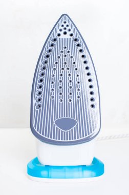 Buhar demiri beyaz arkaplanda izole edildi