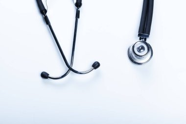 Sağlık stetoskop veya beyaz arka plan üzerinde izole phonendoscope