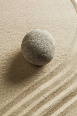 Bahçe Zen stone kum üzerinde