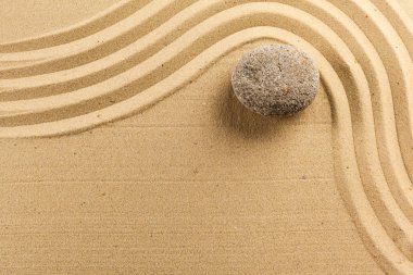Bahçe Zen stone kum üzerinde