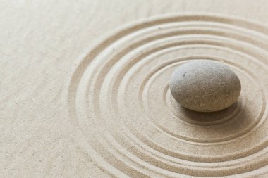 Bahçe Zen stone kum üzerinde