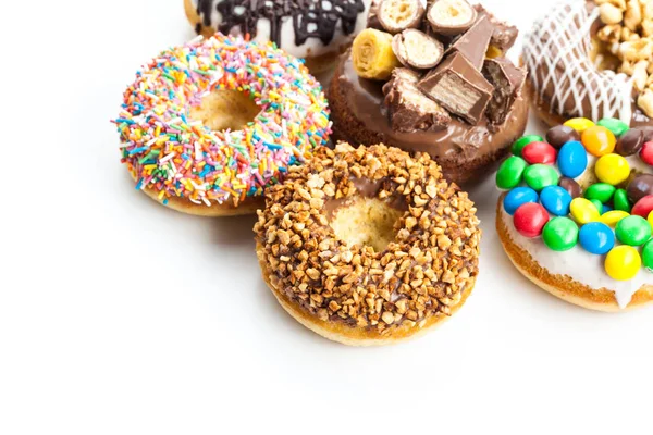 Verschillende Donuts Geïsoleerd Witte Achtergrond — Stockfoto