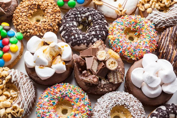 Close Van Selectie Van Kleurrijke Donuts — Stockfoto