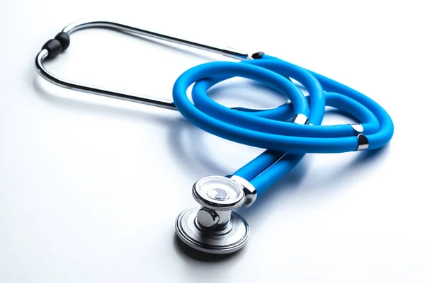 Beyaz Izole Mavi Stetoskop — Stok fotoğraf