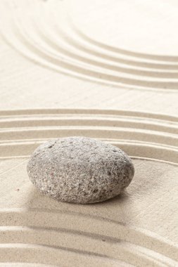 Bahçe Zen stone kum üzerinde
