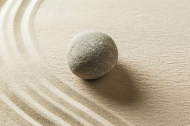 Bahçe Zen stone kum üzerinde