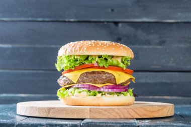 büyük juicy burger yakından görmek