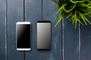 Ahşap arka plan akıllı telefon