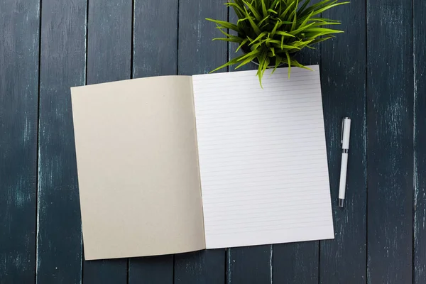 Leeres Notizbuch Auf Dem Tisch Draufsicht — Stockfoto