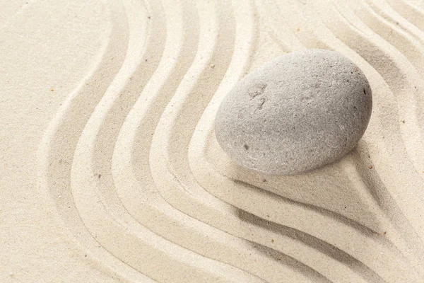 Bahçe Zen stone kum üzerinde